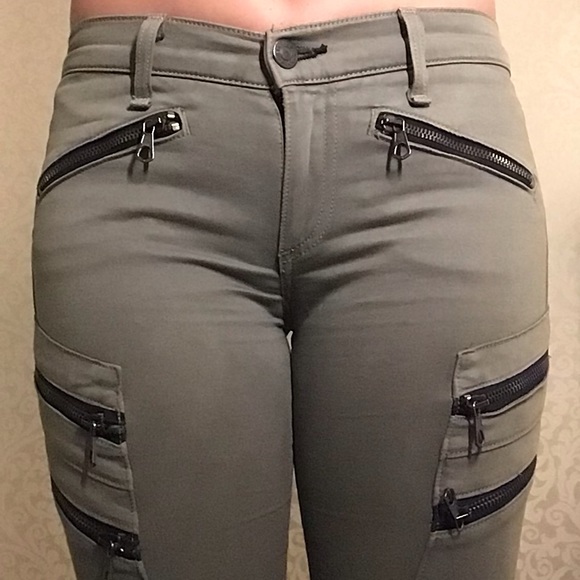 Lariat in Army Rag & Bone Pants with Zip Pockets - Picture 8 of 8